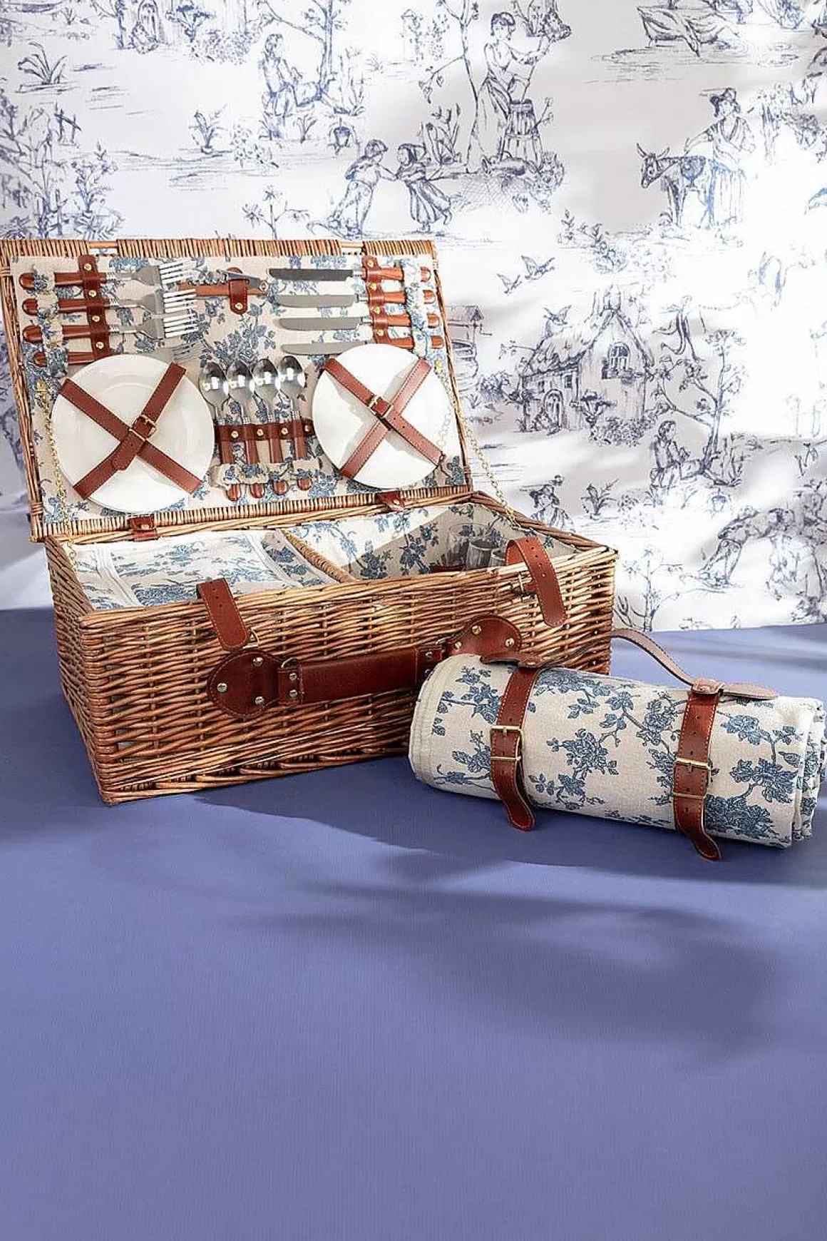 Carraig Donn HOME 4 Person Picnic Basket Blue Floral New