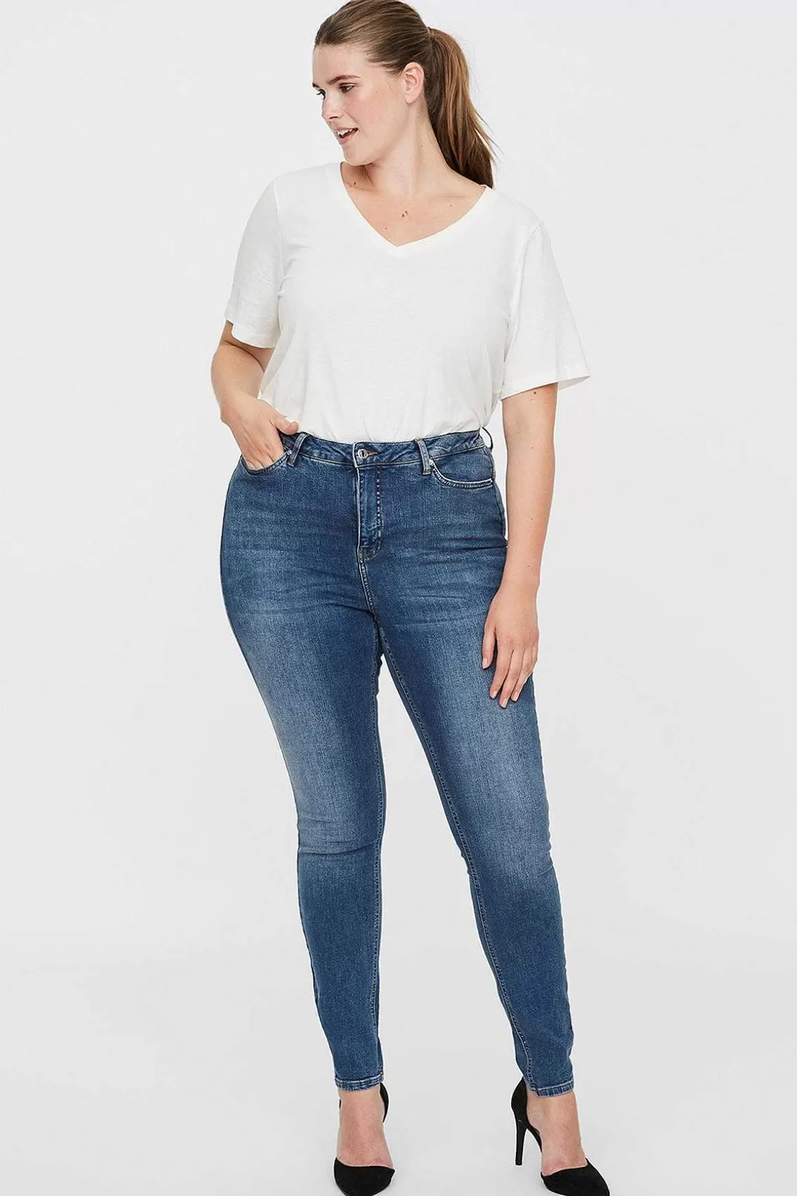 Vero Moda Curve Curve - Lora High Waist Jeans In Medium Blue Denim Best Sale