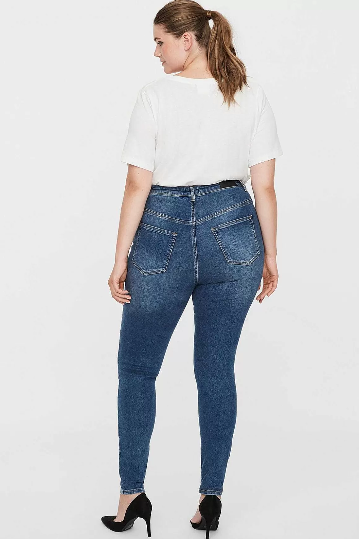 Vero Moda Curve Curve - Lora High Waist Jeans In Medium Blue Denim Best Sale