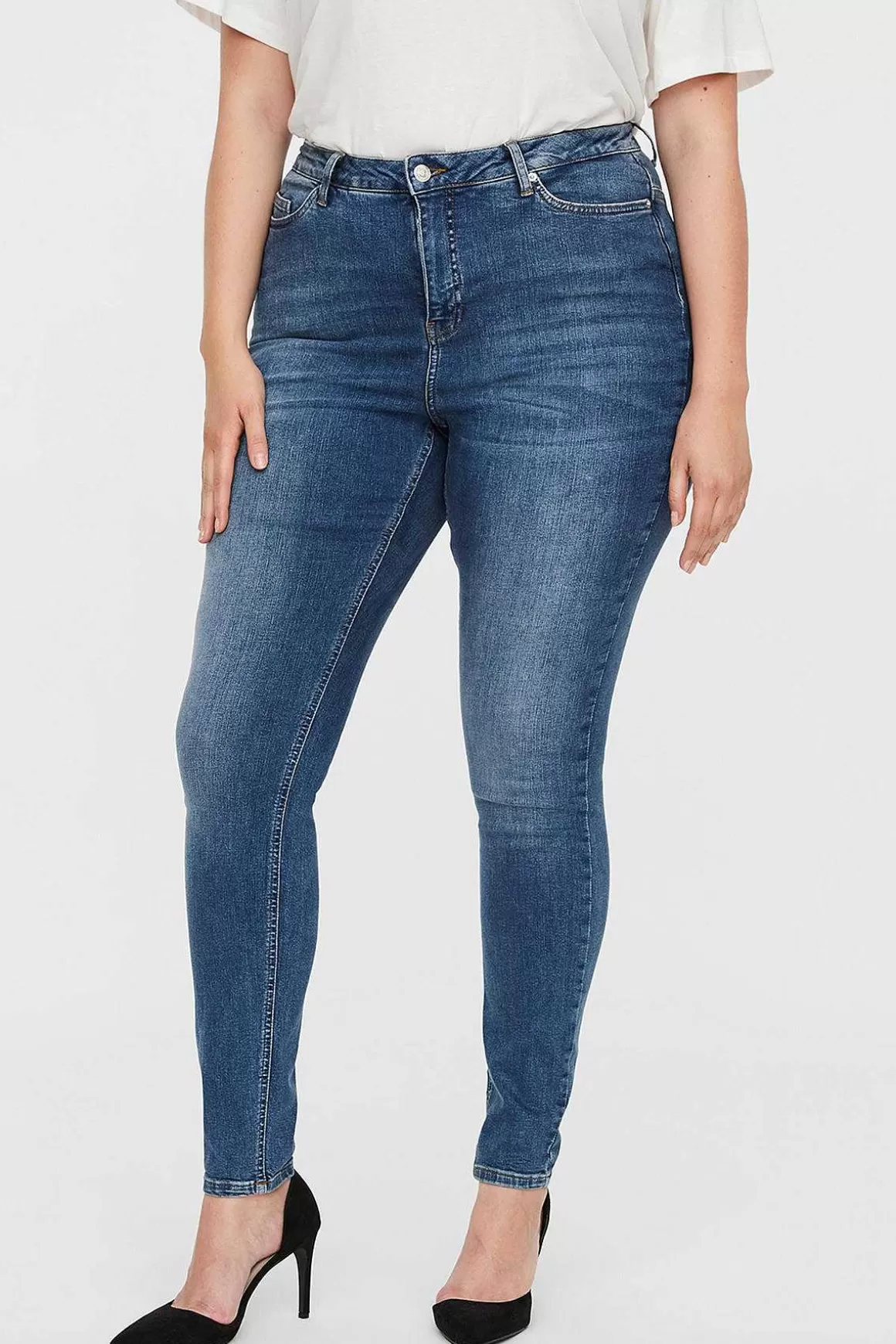 Vero Moda Curve Curve - Lora High Waist Jeans In Medium Blue Denim Best Sale