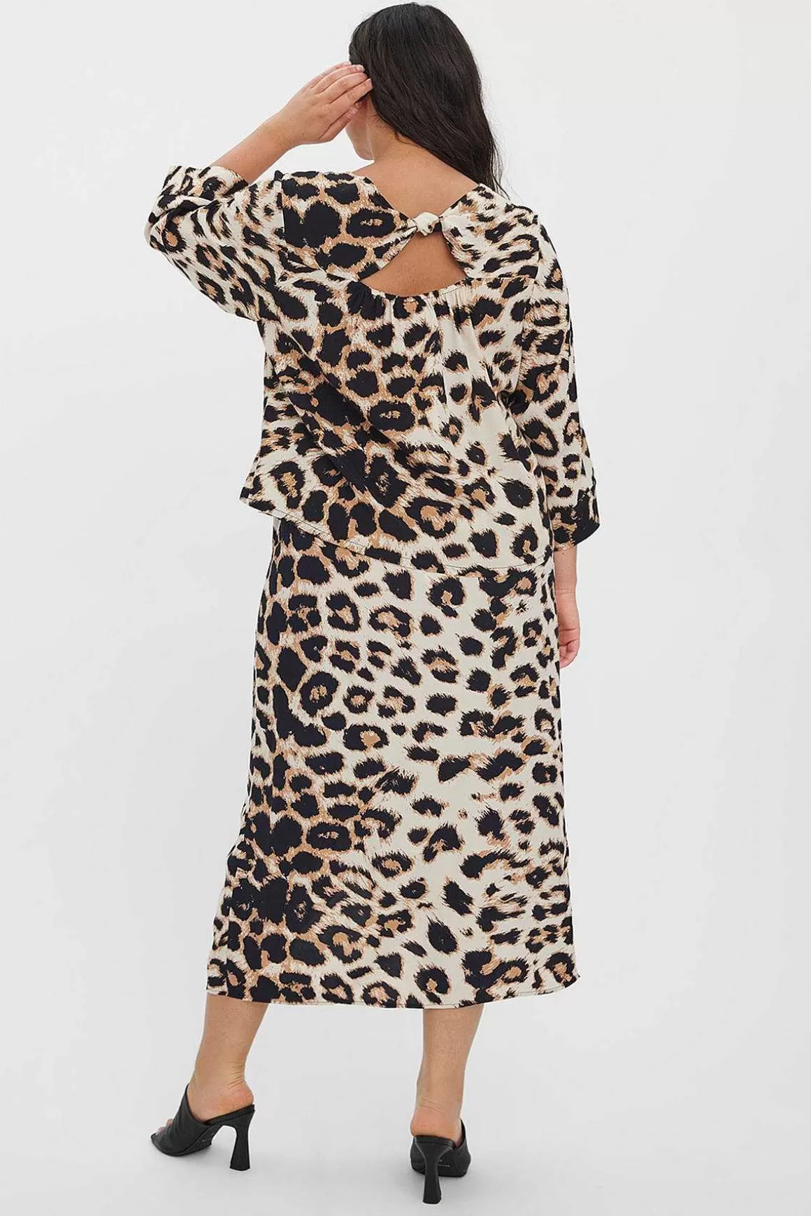 Vero Moda Curve Curve - Ulina V-Neck Blouse In Animal Print Flash Sale