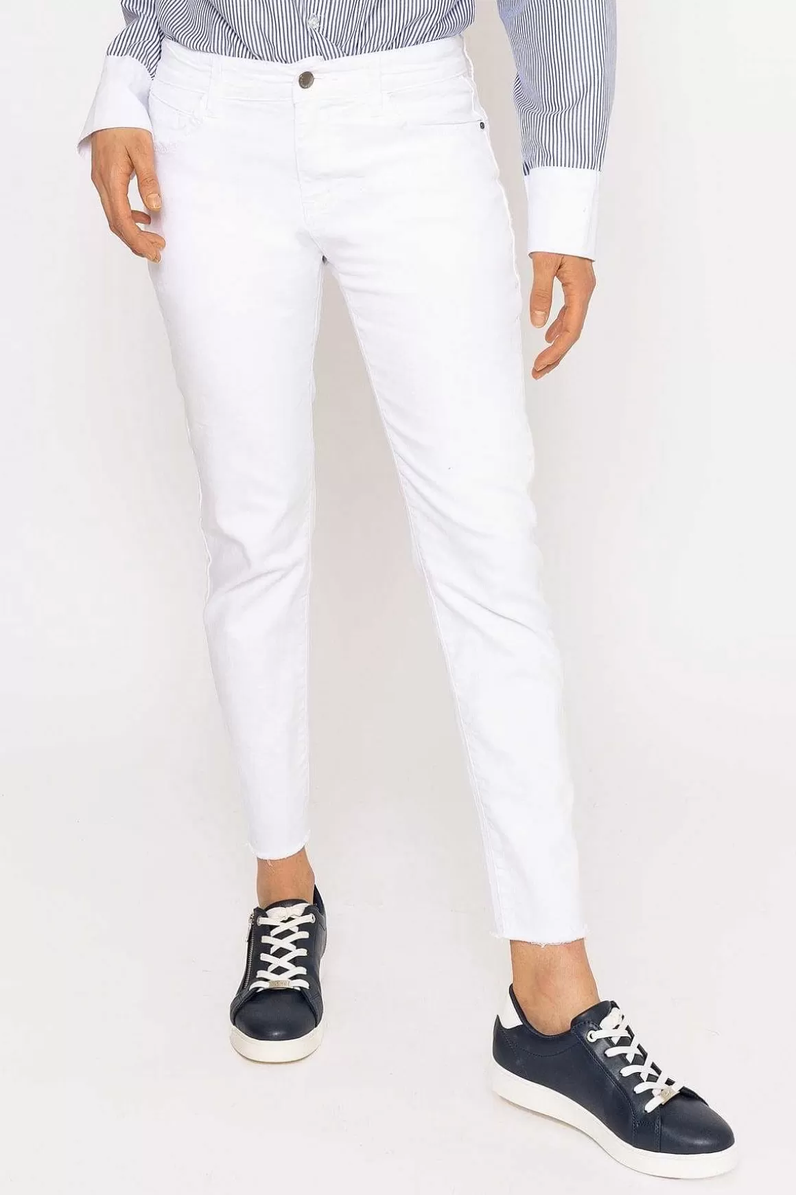 Kalisson Frayed Hem Jeans In White Flash Sale