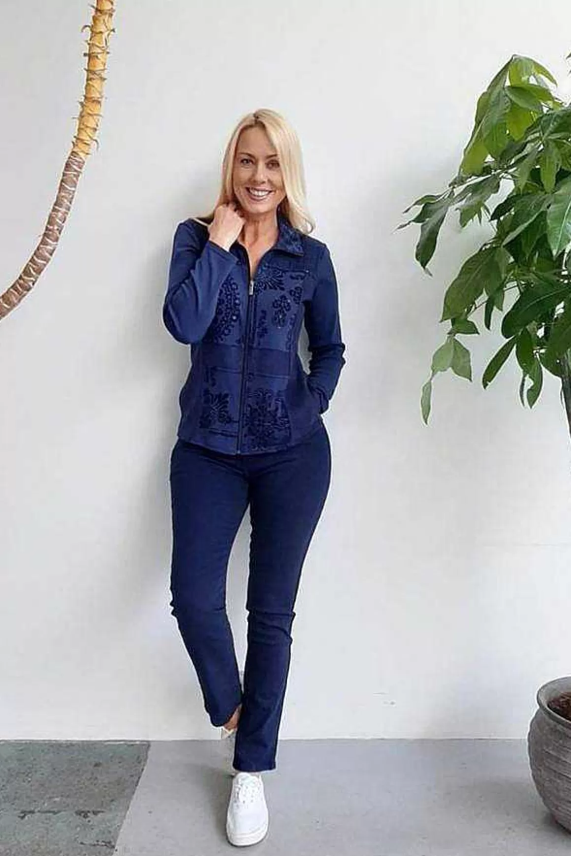 Voulez Vous Jeans With Studded Detail In Indigo New