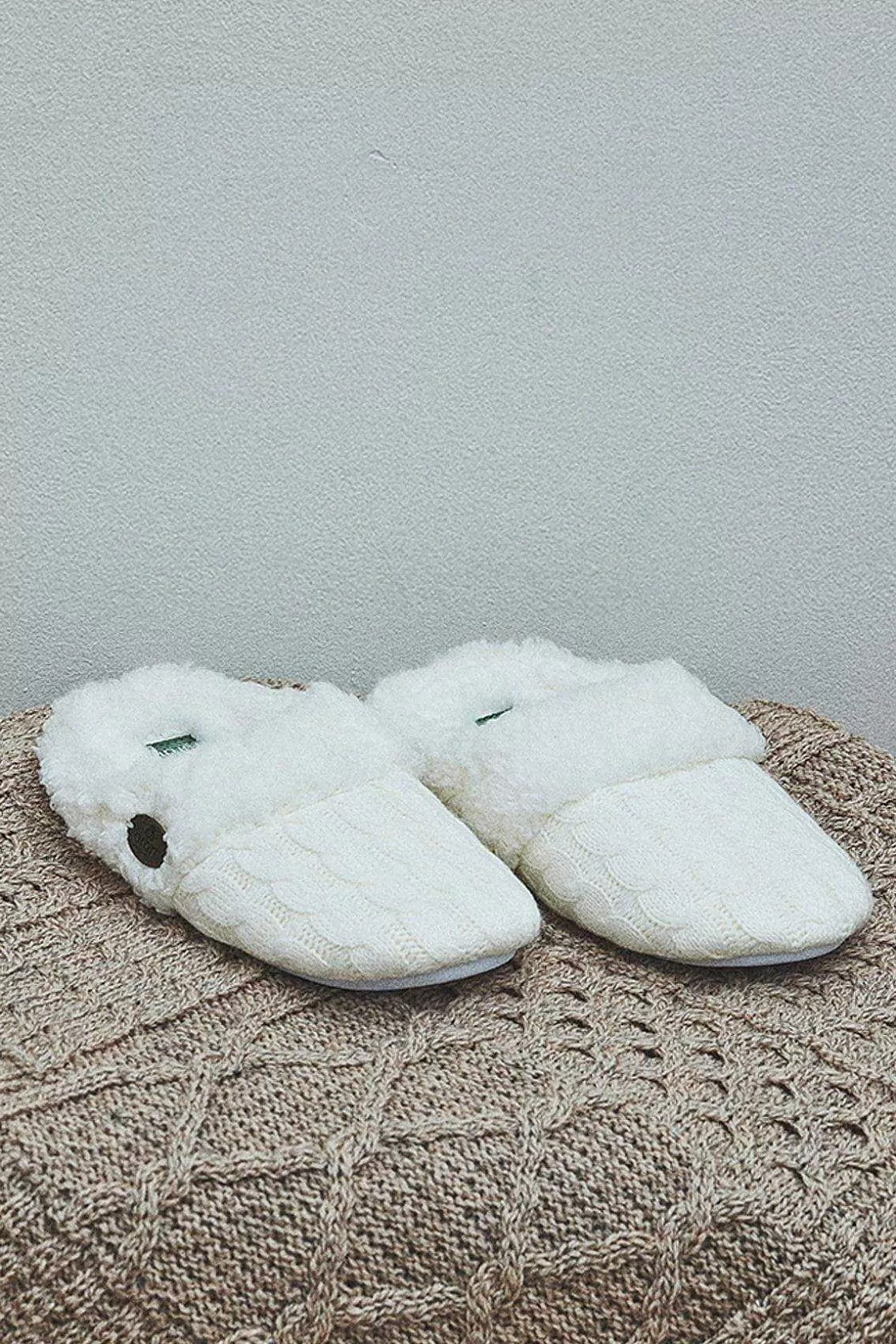 Aran Woollen Mills Kids Slippers Hot