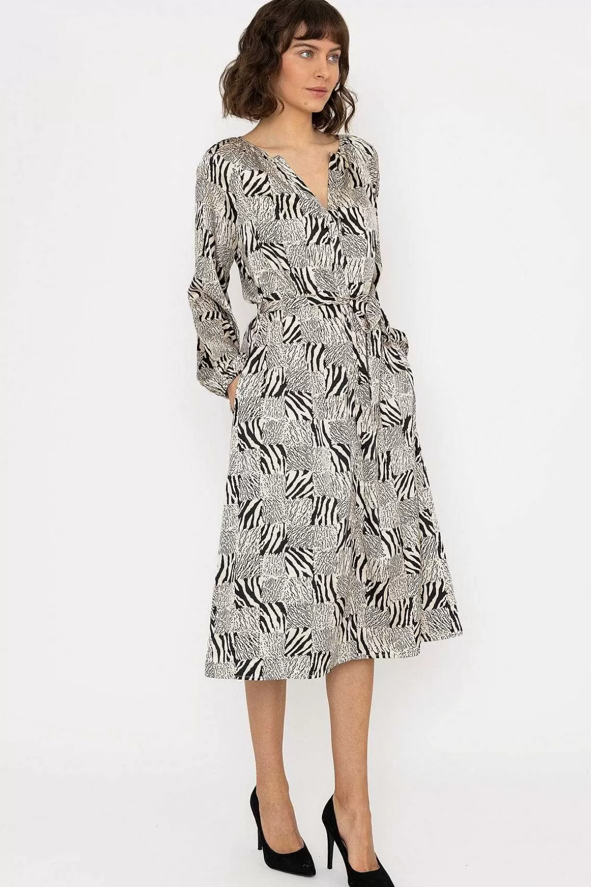 Rowen Avenue Silky V Neck Midi Dress In Mono Print Clearance