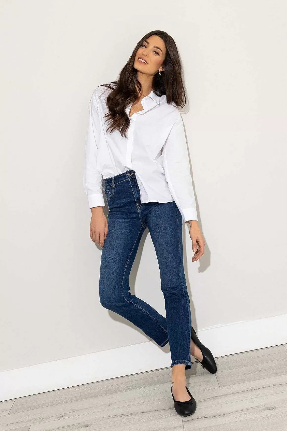 Kelly & Grace Weekend Straight Leg Jeans In Indigo Outlet