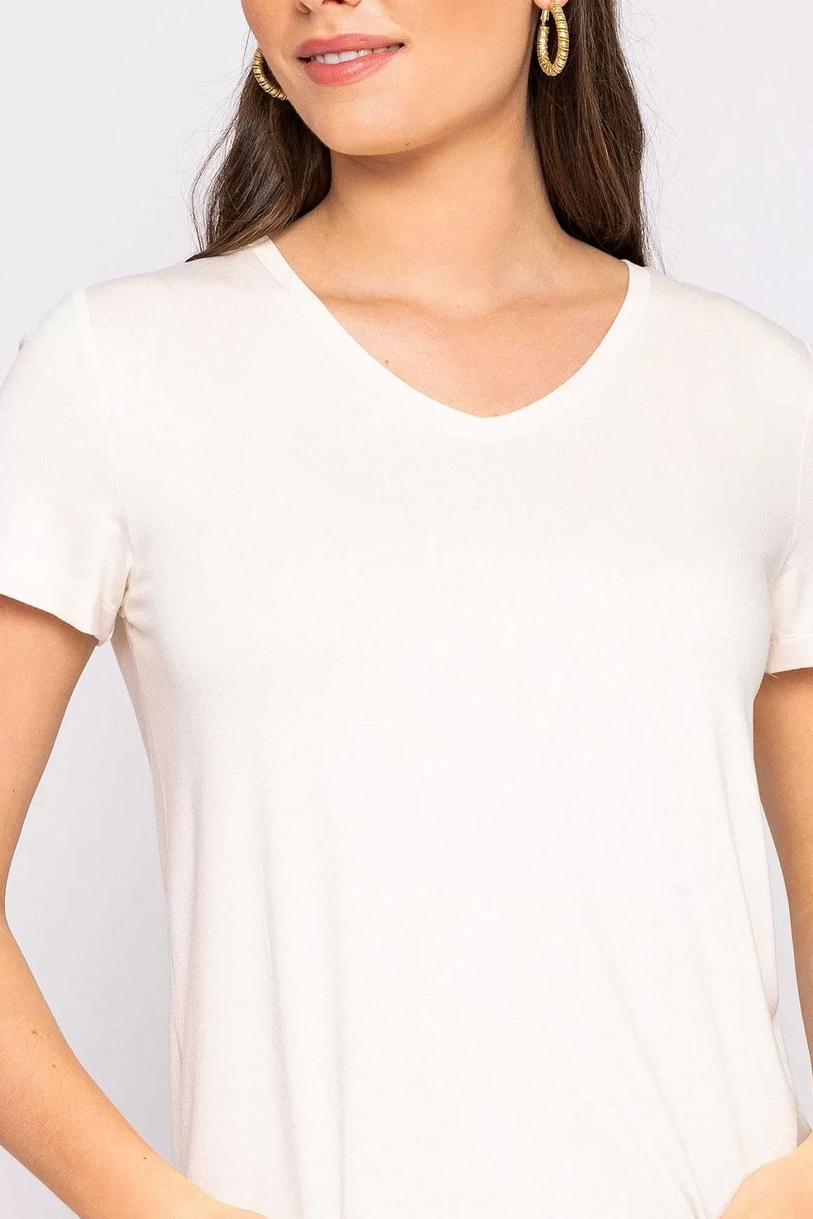 Kelly & Grace Weekend V Neck Tee In Ecru New