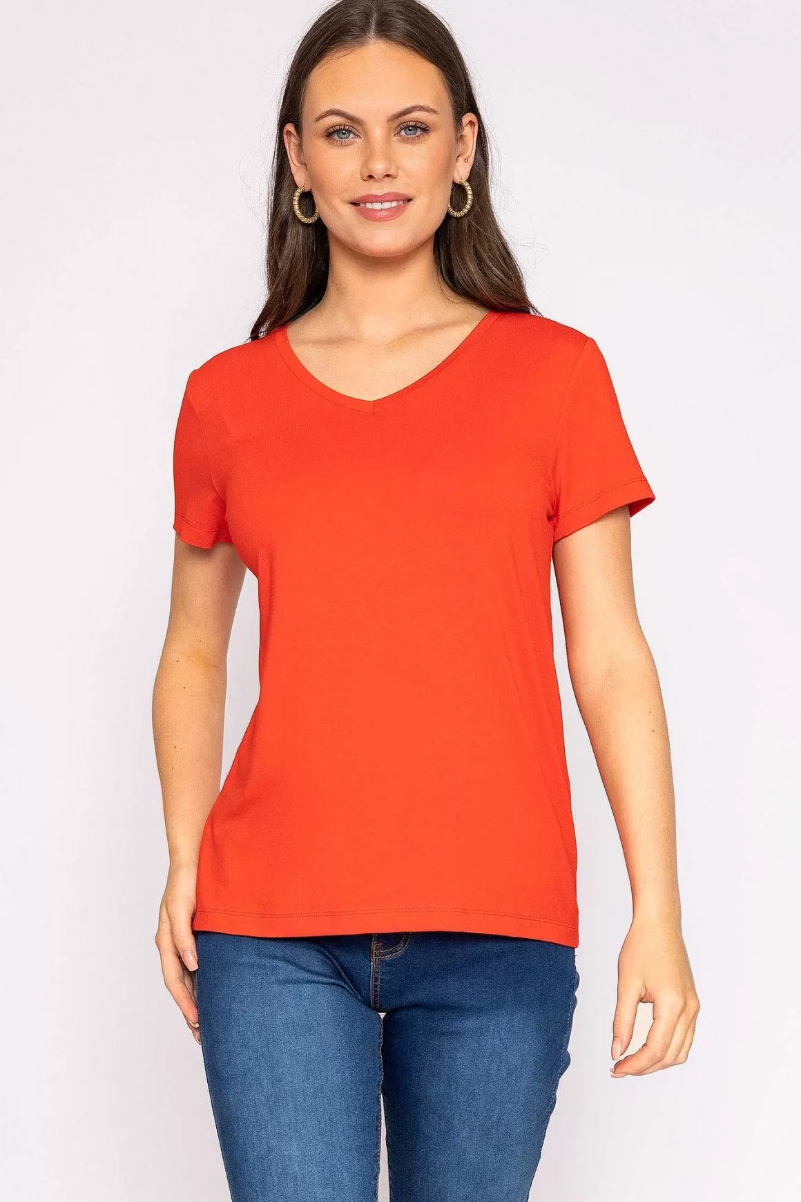 Kelly & Grace Weekend V Neck Tee In Red Store