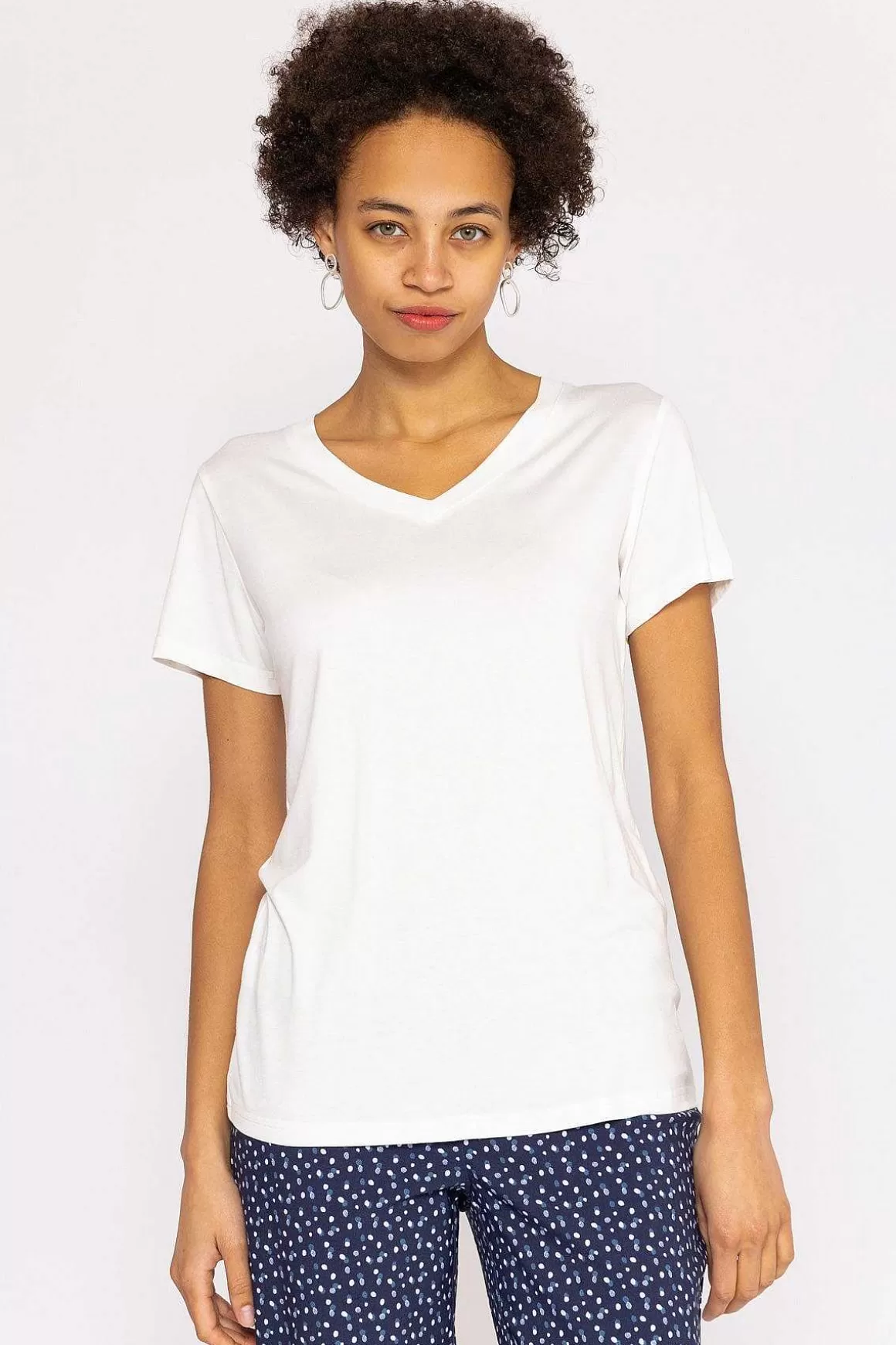 Kelly & Grace Weekend V Neck Tee In White Sale