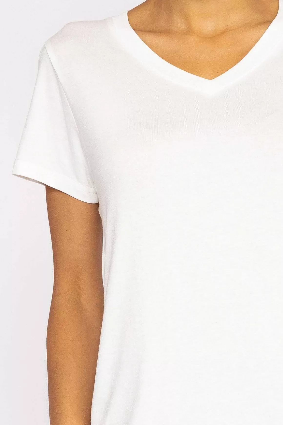 Kelly & Grace Weekend V Neck Tee In White Sale