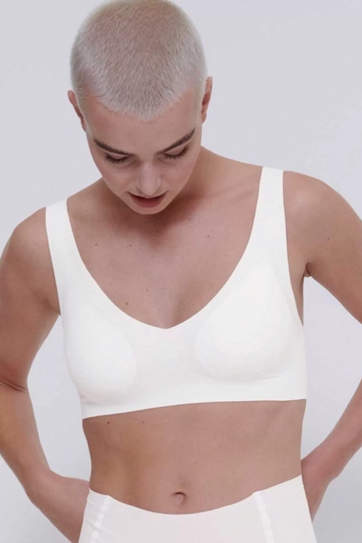 Sloggi Zero Feel V-Neck Bralette In White Hot